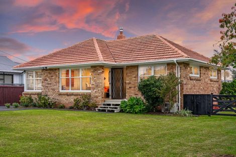 Photo of property in 106 Flanshaw Road, Te Atatu South, Auckland, 0610
