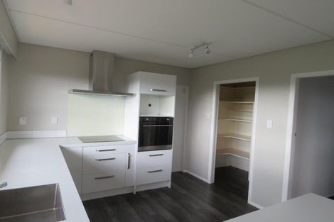 Photo of property in 35 Nevada Drive, Merrilands, New Plymouth, 4312