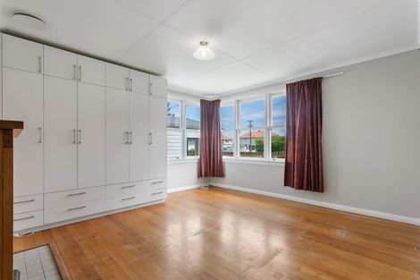 Photo of property in 8 Arimu Road, Papakura, 2110