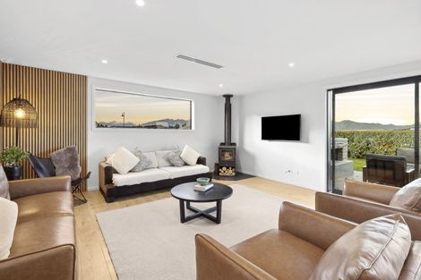 Photo of property in 21 Marjon Drive, Wanaka, 9305