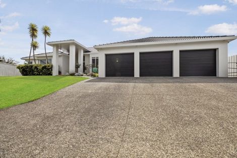 Photo of property in 8 Glenross Drive, Wattle Downs, Auckland, 2103