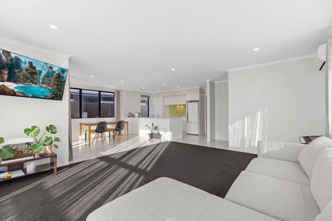 Photo of property in 15 Oka Street, Papamoa Beach, Papamoa, 3118