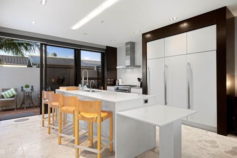 Photo of property in 2/415 Oceanbeach Road, Mount Maunganui, 3116