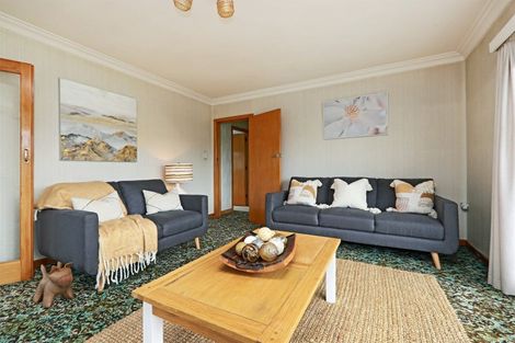 Photo of property in 10 Neeve Road, Taradale, Napier, 4112