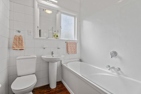 Photo of property in 76 Mount Smart Road, Onehunga, Auckland, 1061