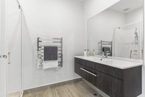 Photo of property in 2/62 Spenmoor Street, Newlands, Wellington, 6037