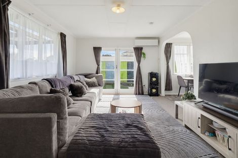 Photo of property in 12 Mosston Road, Castlecliff, Whanganui, 4501