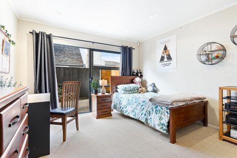 Photo of property in 1/89 Knights Road, Rothesay Bay, Auckland, 0630