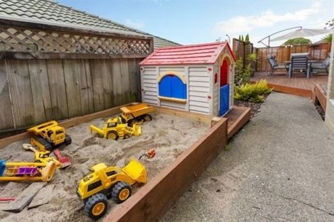 Photo of property in 1/19 Simmental Crescent, Somerville, Auckland, 2014