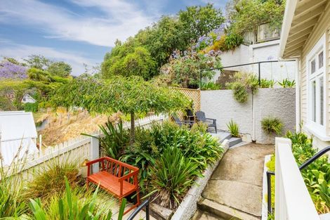 Photo of property in 35 Milton Road, Bluff Hill, Napier, 4110