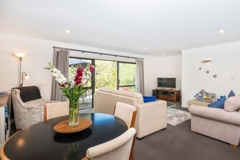 Photo of property in 31 Springvale Drive, Fairview Heights, Auckland, 0632