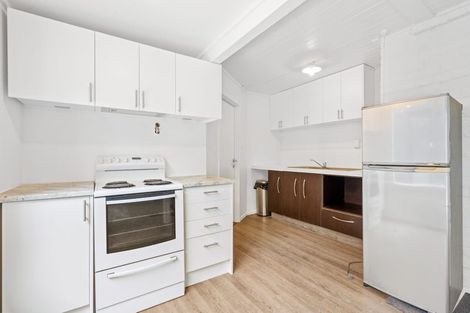 Photo of property in 100 Gladstone Road, Dalmore, Dunedin, 9010