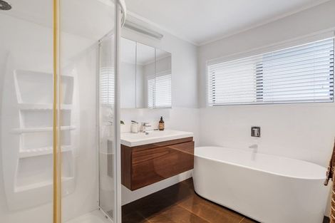 Photo of property in 10 St Simon Place, Botany Downs, Auckland, 2010