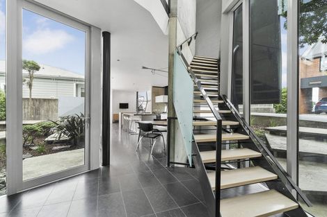 Photo of property in 3b Salmont Place, Kelburn, Wellington, 6012