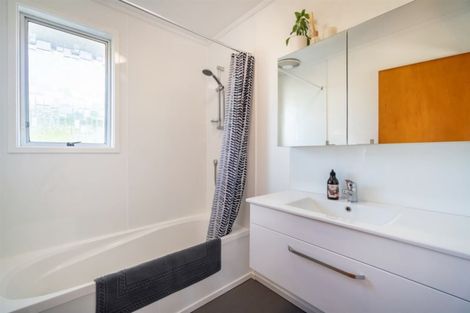 Photo of property in 10 West Glade Crescent, Birkenhead, Auckland, 0626