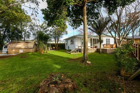 Photo of property in 33 Omata Road, Marfell, New Plymouth, 4310