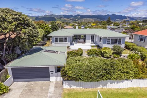 Photo of property in 16 Francis Road, Paraparaumu Beach, Paraparaumu, 5032
