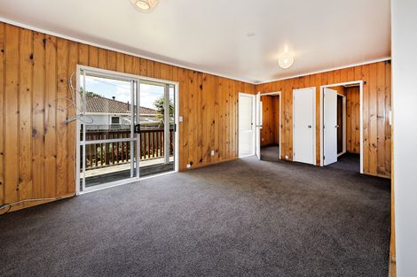 Photo of property in 2/4 Ashbourne Place, Glendene, Auckland, 0602