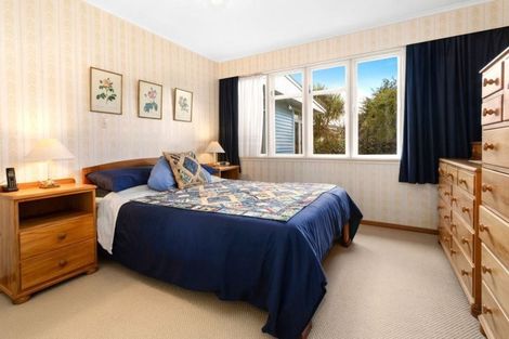 Photo of property in 4 Park Avenue, Tawa, Wellington, 5028