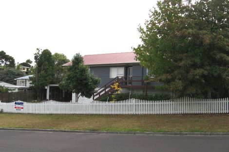 Photo of property in 4 Buisson Glade, West Harbour, Auckland, 0618