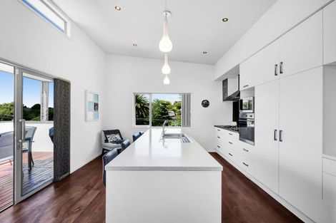 Photo of property in 82 Awanui Street, Merrilands, New Plymouth, 4312