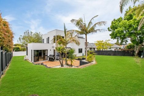 Photo of property in 63 Marina View Drive, West Harbour, Auckland, 0618