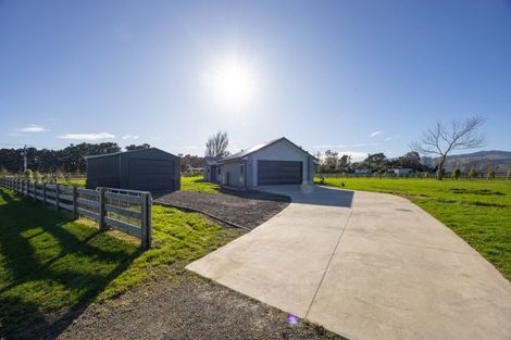 Photo of property in 1 Ashgrove Lane, Ashhurst, Palmerston North, 4470