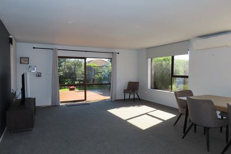 Photo of property in 2/6 Florance Place, Parklands, Christchurch, 8083