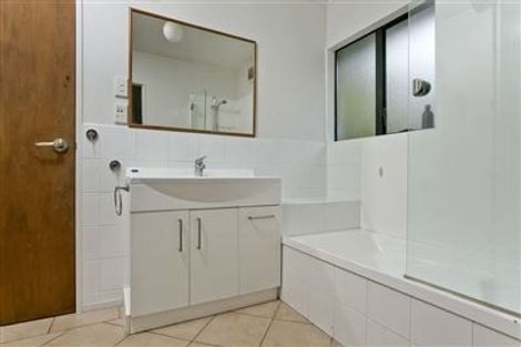 Photo of property in 10 Camilla Grove, Totara Vale, Auckland, 0629