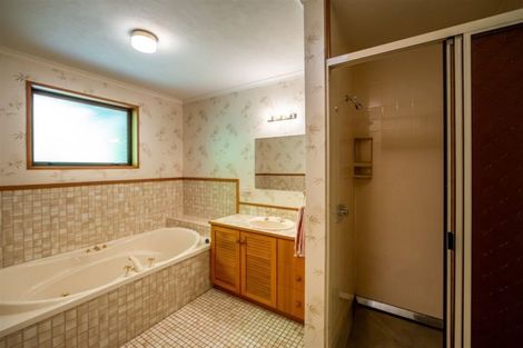 Photo of property in 28 Cricklewood Place, Avonhead, Christchurch, 8042