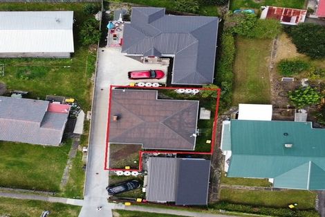 Photo of property in 4 Fruitvale Road, New Lynn, Auckland, 0600