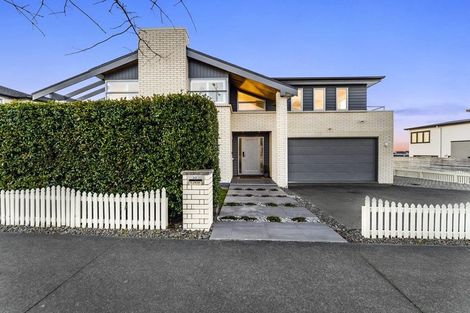 Photo of property in 33 Te Oneroa Way, Long Bay, Auckland, 0630