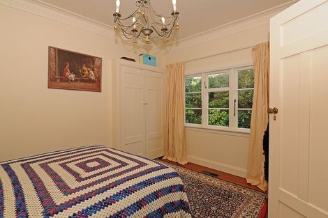 Photo of property in 33 Tio Tio Road, Miramar, Wellington, 6022