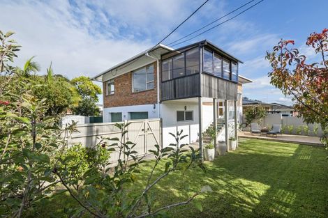 Photo of property in 1/33 Eversleigh Road, Belmont, Auckland, 0622