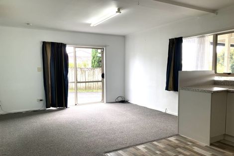 Photo of property in 36 Madigan Place, Glendene, Auckland, 0602