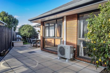 Photo of property in 2/1 Fountainhead Lane, Hillmorton, Christchurch, 8025