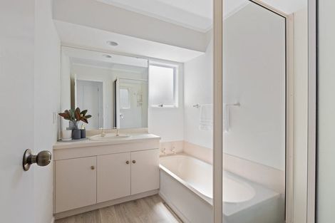 Photo of property in 2a Trafalgar Road, Milford, Auckland, 0620