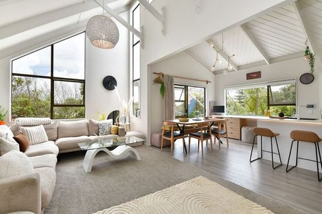 Photo of property in 3 Albert Hall Drive, Red Beach, 0932