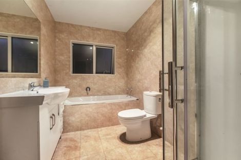 Photo of property in 8 Mcwhirters Farm Lane, Massey, Auckland, 0614