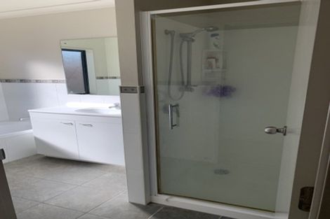 Photo of property in 42 Mandalay Place, Waiuku, 2123