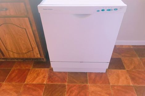 Photo of property in 20 Golf Road, New Lynn, Auckland, 0600