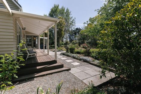 Photo of property in 200 Aokautere Drive, Fitzherbert, Palmerston North, 4471