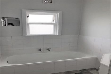 Photo of property in 35 Cavendish Square, Strathmore Park, Wellington, 6022