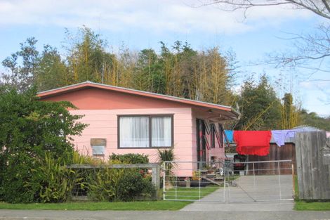 Photo of property in 26 Bridge Street, Edgecumbe, 3120