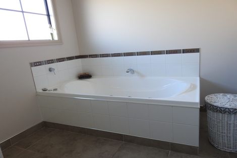 Photo of property in 10 Walnut Grove, Alexandra, 9320