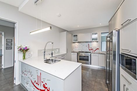 Photo of property in 2 Redcliffs View Lane, Redcliffs, Christchurch, 8081