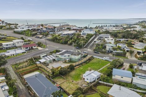 Photo of property in 3 Scott Street, Moturoa, New Plymouth, 4310