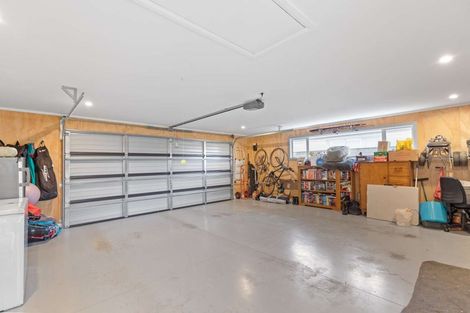 Photo of property in 69 Johnstone Drive, Fitzherbert, Palmerston North, 4410