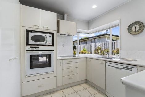 Photo of property in 2/27 Sorrel Crescent, Bucklands Beach, Auckland, 2012