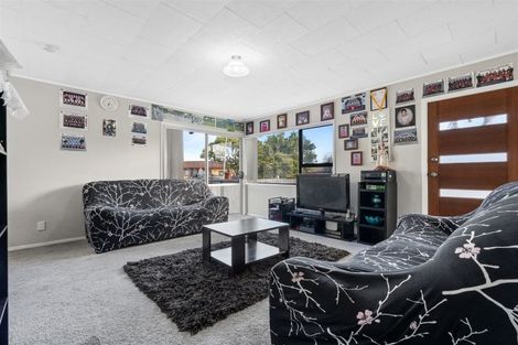 Photo of property in 13 Kopu Place, Clendon Park, Auckland, 2103